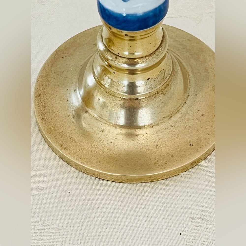 Chinoiserie Blue & White Porcelain and Solid Brass Pair Of Candlesticks - Picture 11 of 15